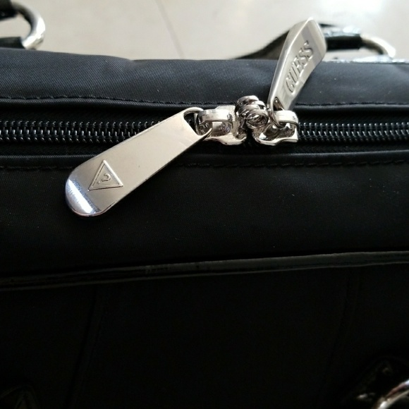 Nwt Guess classic travel carry on bag - Picture 9 of 9